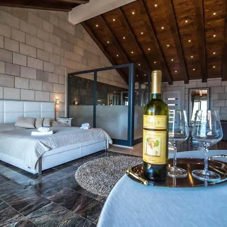 Sofia Zavalatica Villa Čara