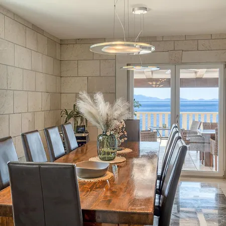 Sofia Zavalatica Villa