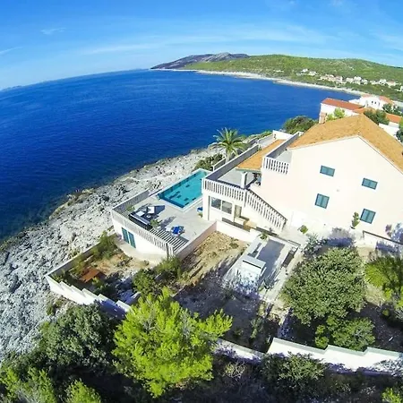 Sofia Zavalatica Villa