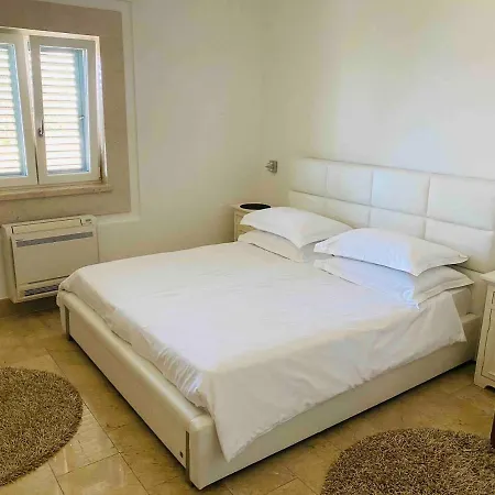Sofia Zavalatica Villa