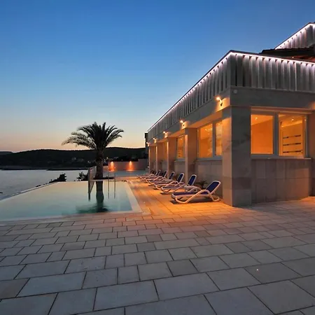 Sofia Zavalatica Villa Cara