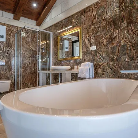 Sofia Zavalatica * Čara