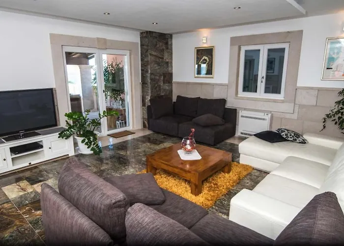 Vila Sofia Zavalatica Cara